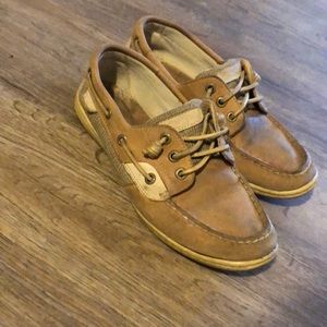 Size 7 women’s sperrys